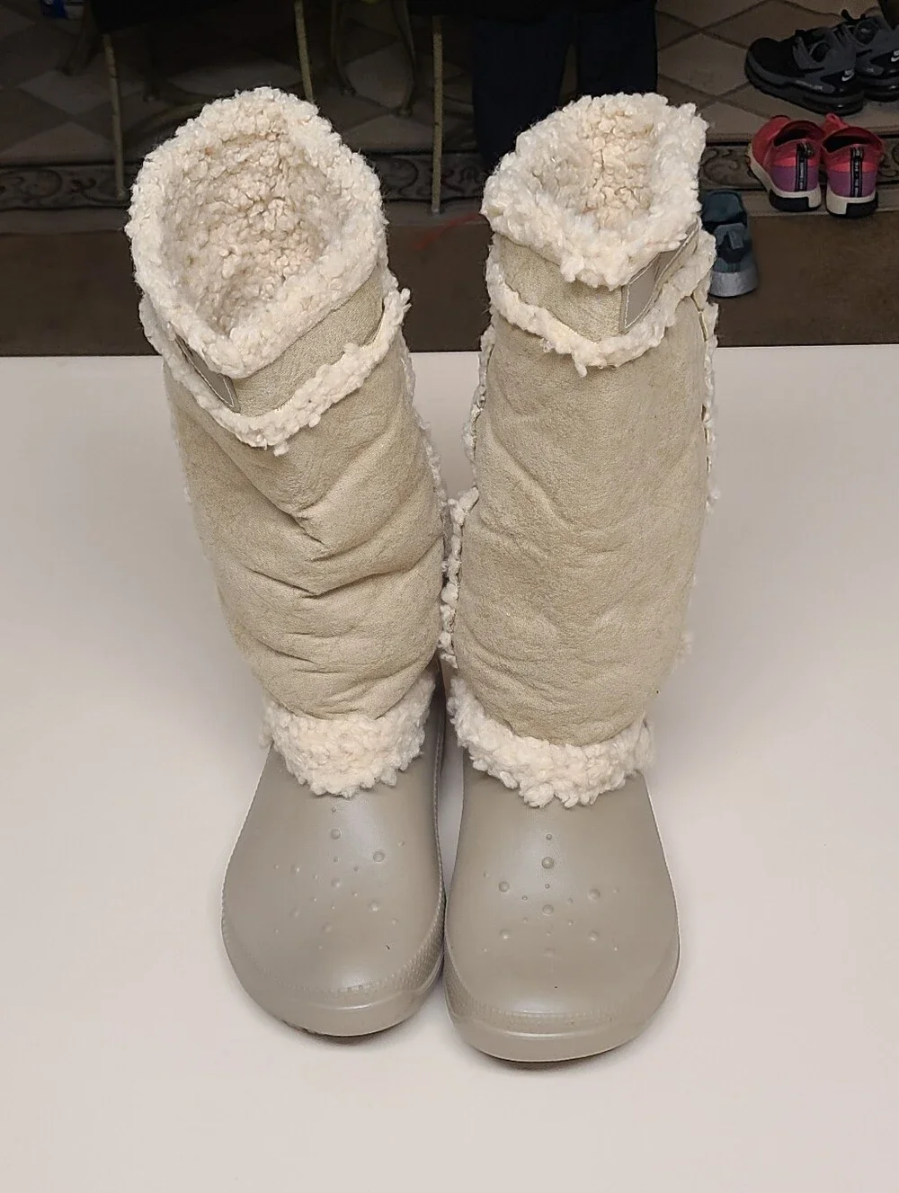 Crocs Nadia faux suede shearling lined winter boots size 7
